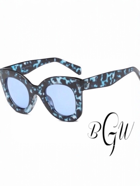 Boutique with Grace Accessories - NWT Cat Eye Round Oversized Sunglasses 100% UVA & UVB Protection